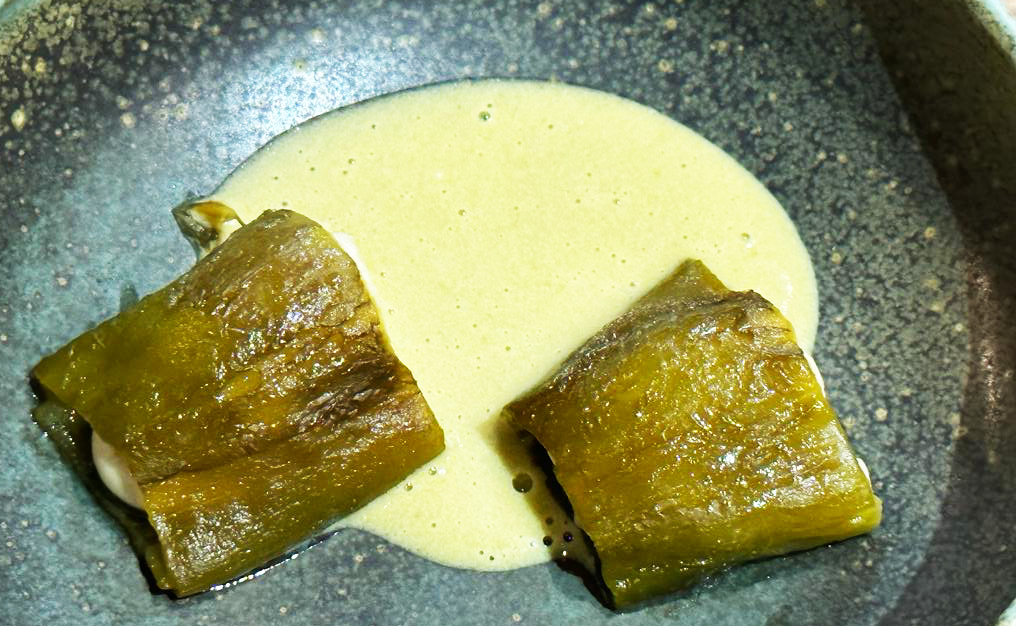 Otras de Île dÓleron con salsa de pimiento verde en restaurante Bagá